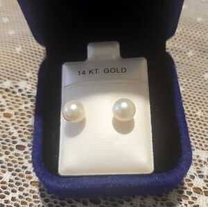 Elegant 14K Gold Pearl Stud Earrings
